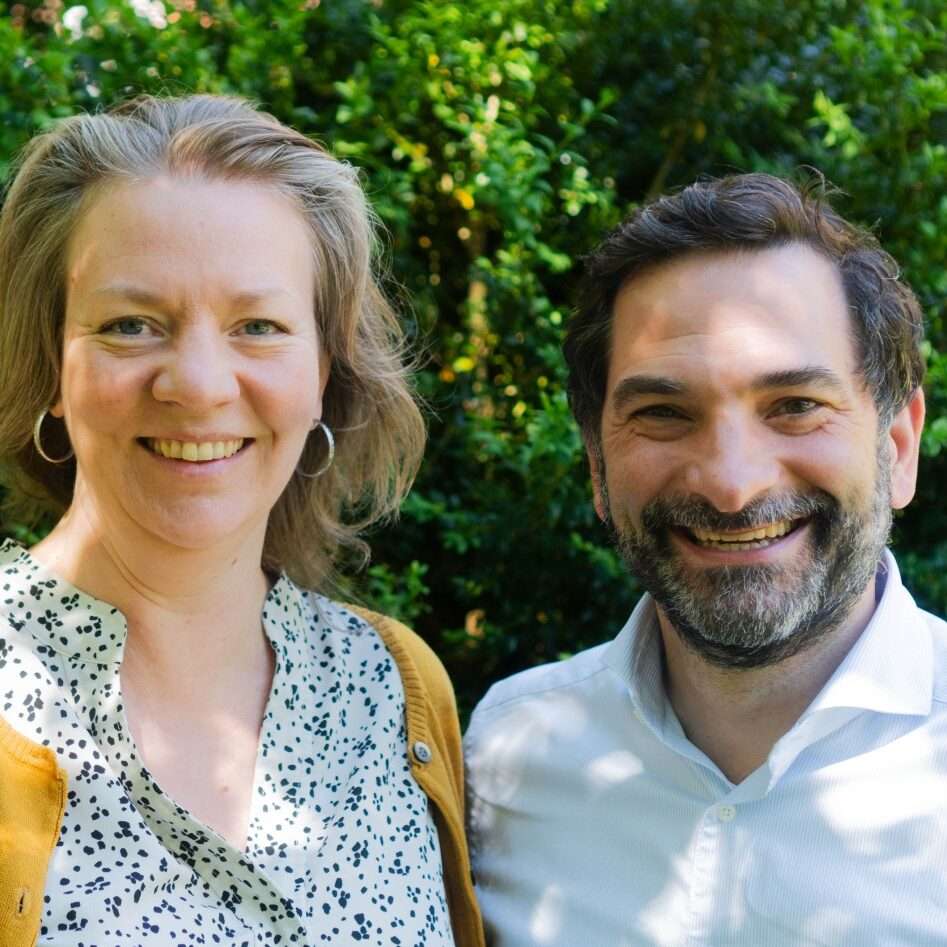 På bilden: Linnea Folkesson och Jonas Kamleh, processledare för Klimatomställning Malmö.